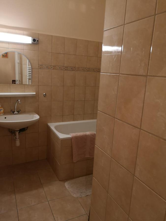 Veva Apartman - Eger Maganszallashely Exterior photo